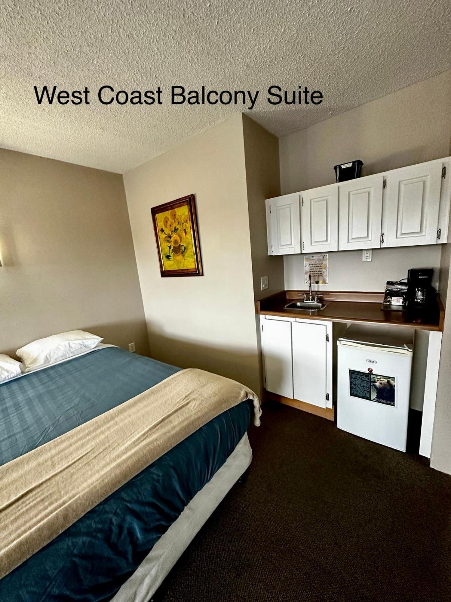 West Coast Motel On The Harbour Ucluelet Exterior foto