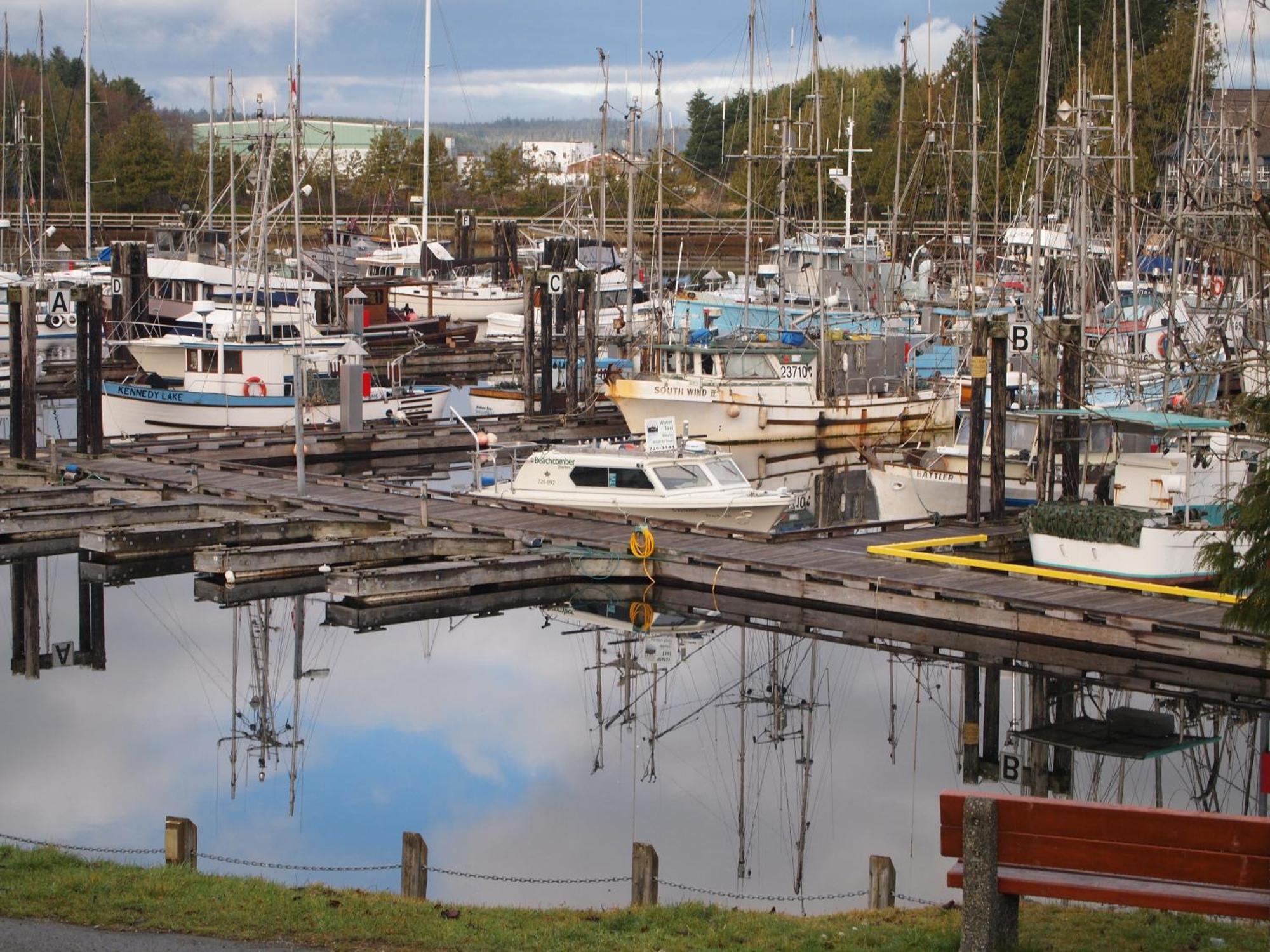 West Coast Motel On The Harbour Ucluelet Exterior foto